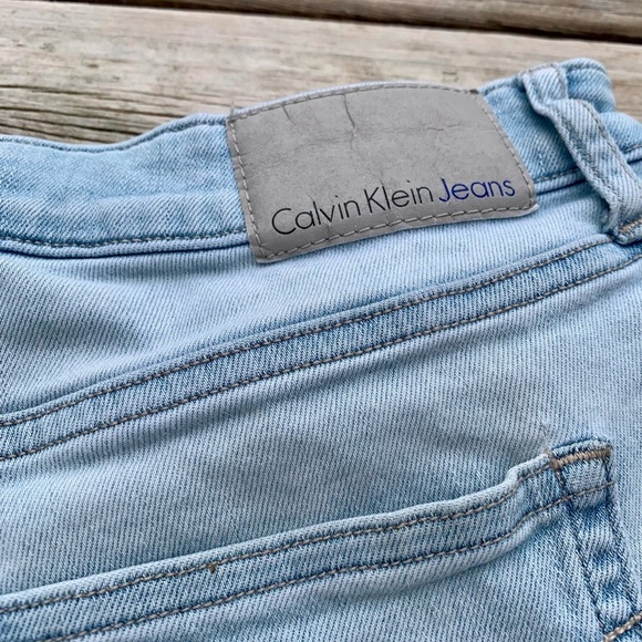 💜 Calvin Klein Light Wash Bermuda Denim Shorts - Size 8 - Picture 5 of 6